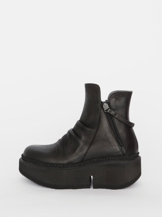 Lofina Black Leather Boots with Side Zips