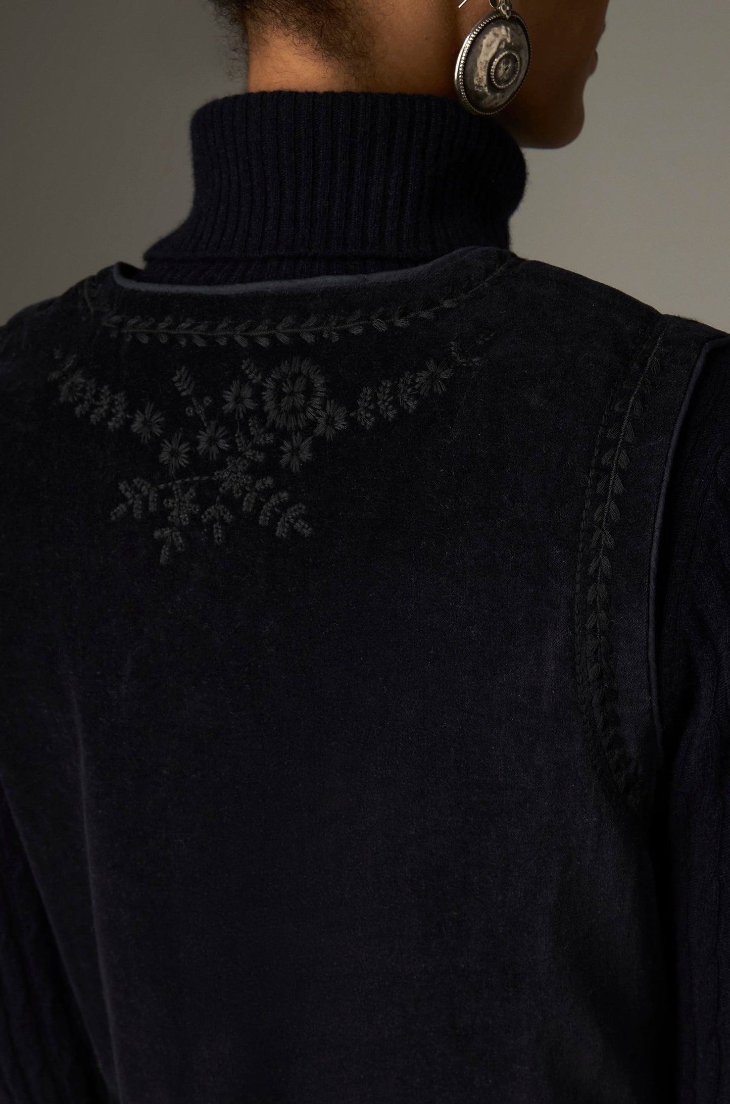 Maison Hotel Bob Velvet Vest- Vinton Blue