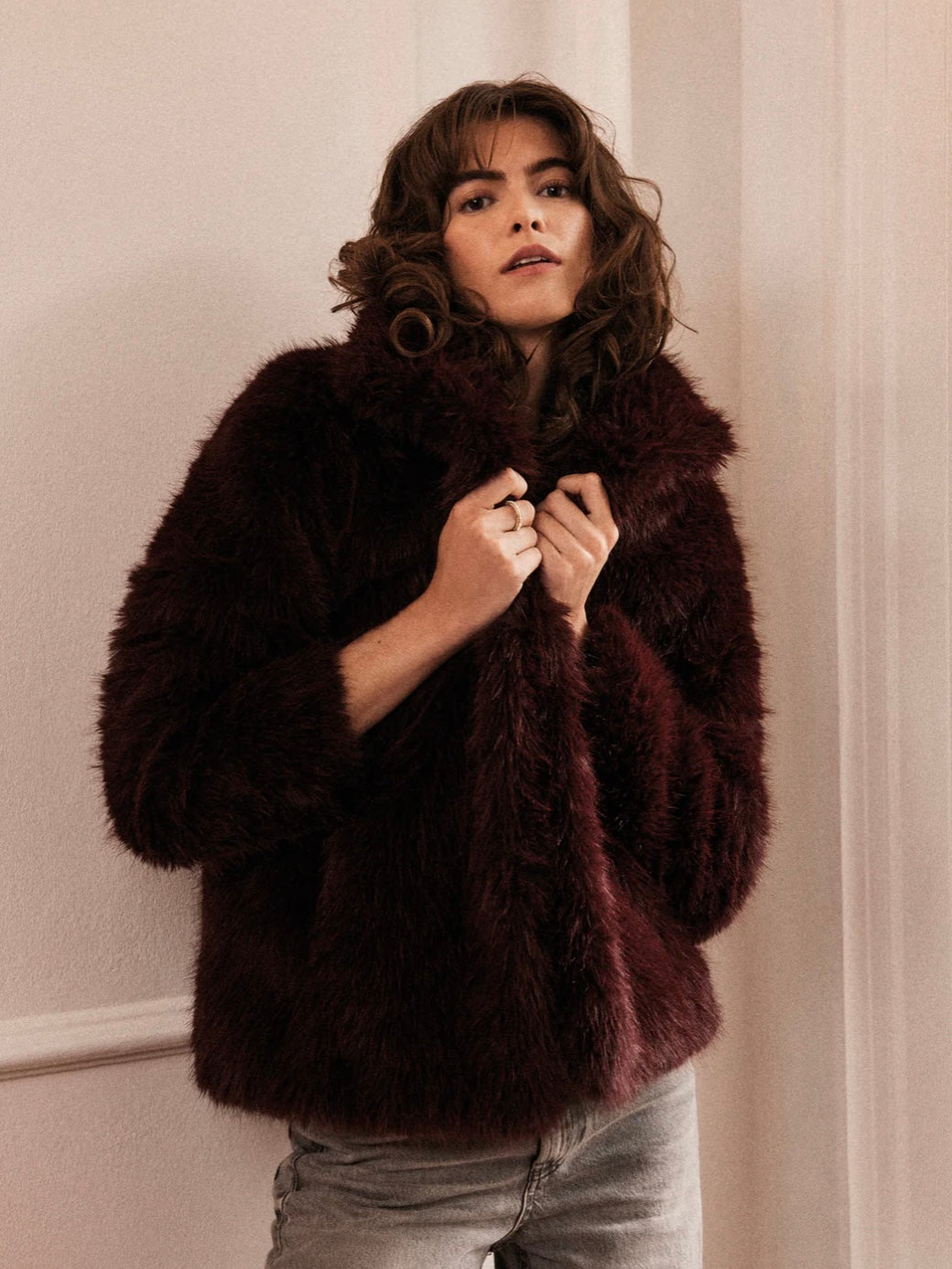 Issy Berry Issy London Halle Faux Feather Fur Jacket Berry – Sacs of Ashbourne