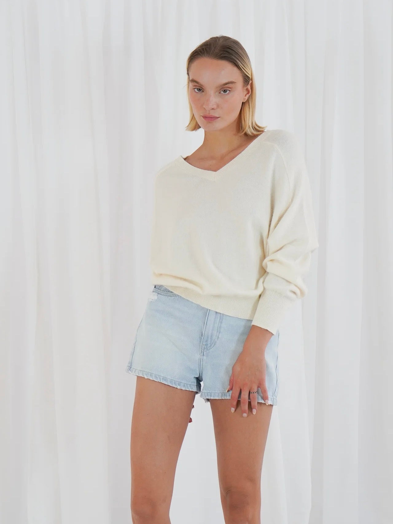 TWNS Salida V Neck Sweater-Off White