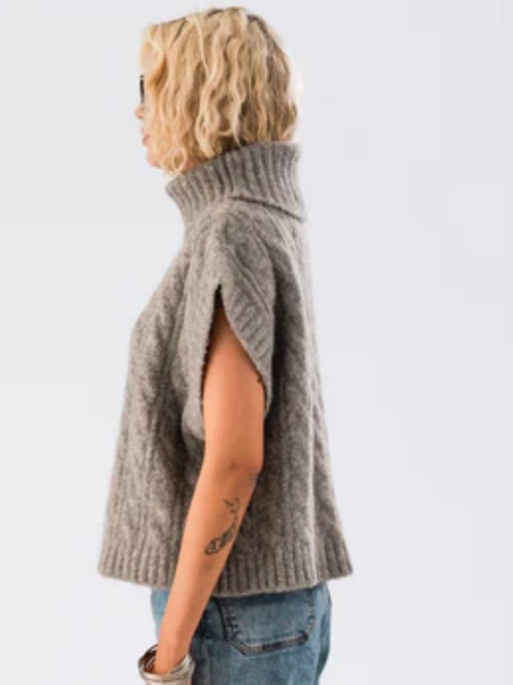 Lolly's Laundry Fresno Knit Vest-Dark Grey Melange