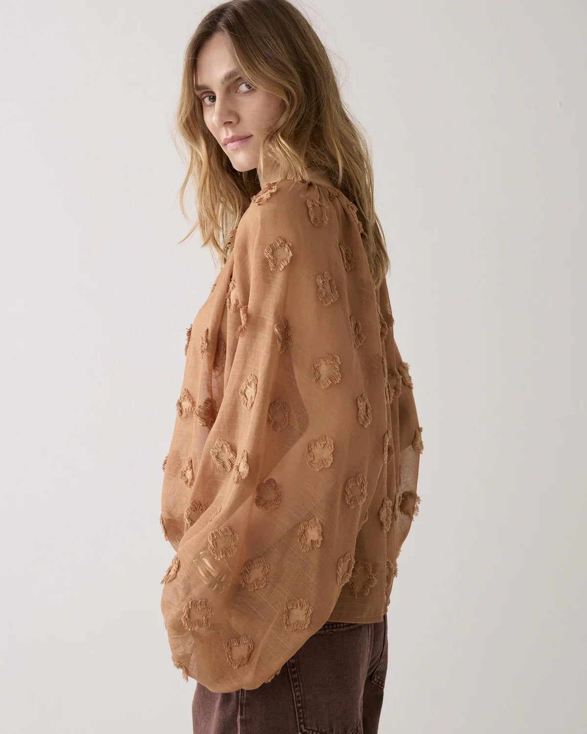 Summum Transparent Top with 3D Dots-Cinnamon