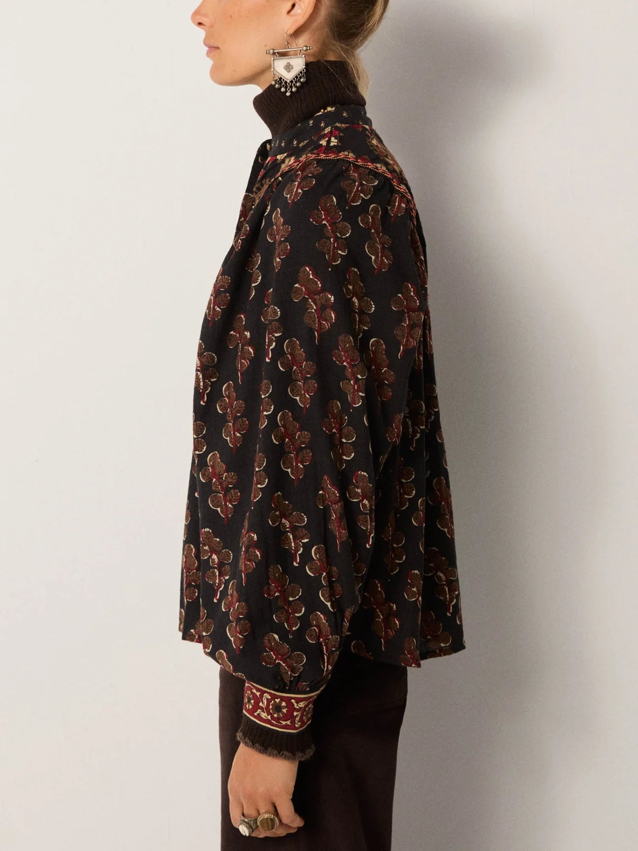 Maison Hotel Scarlet Blouse-Black Coffee