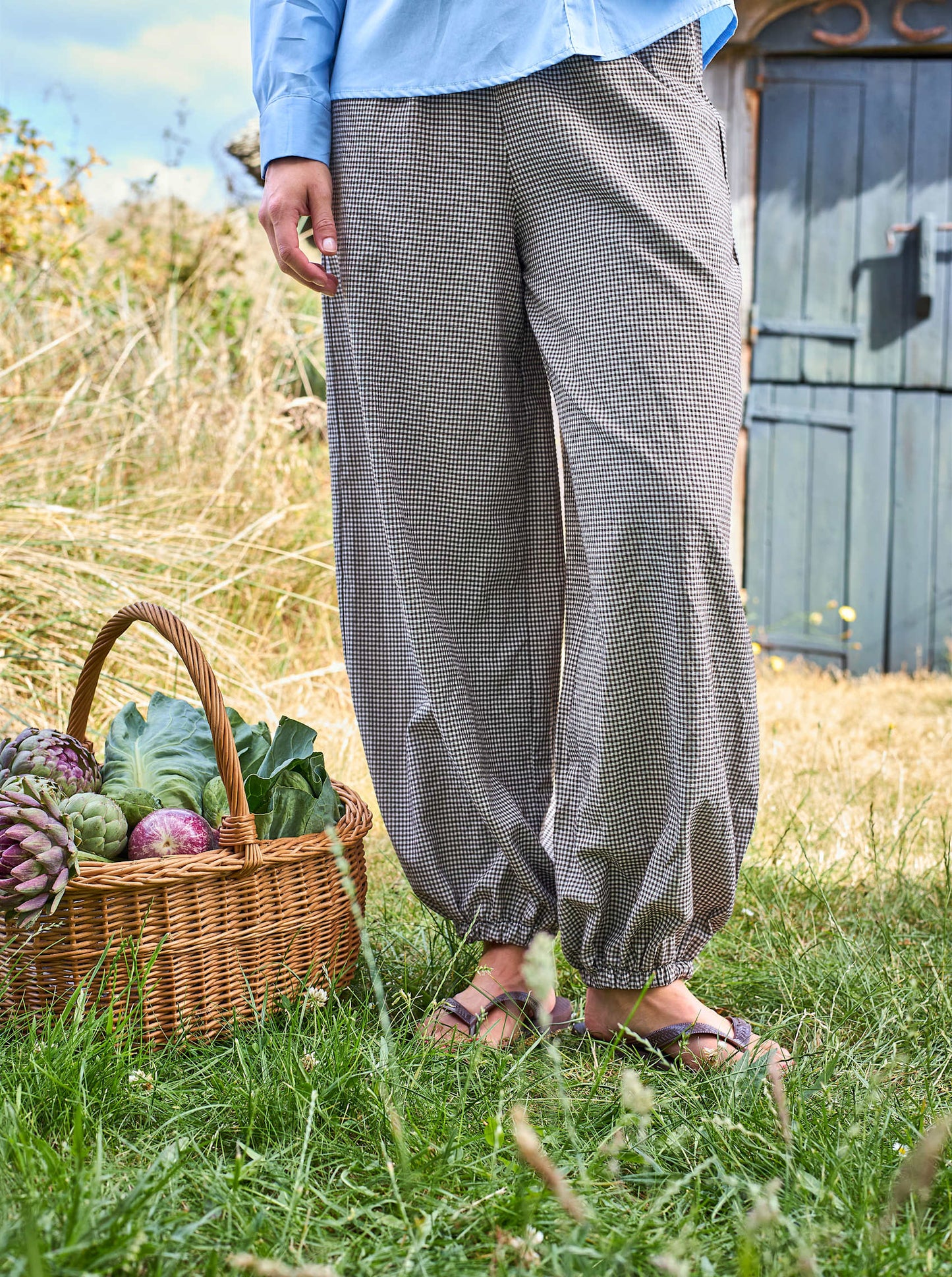 Black Colour Manon Balloon Pant- Coffee