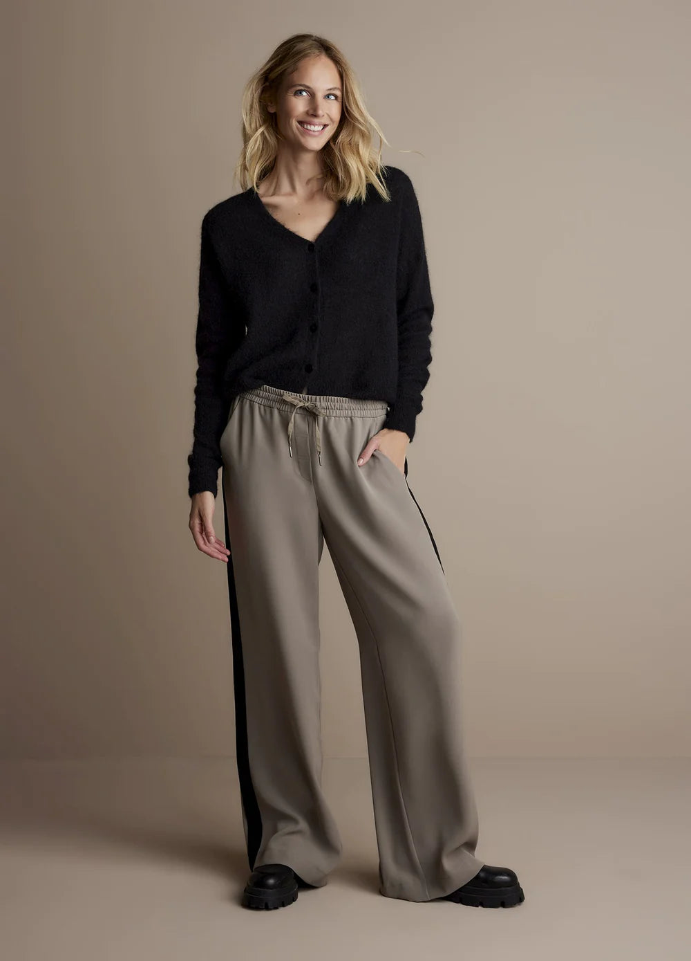 Summum Relaxed Wide Leg Trousers Clay